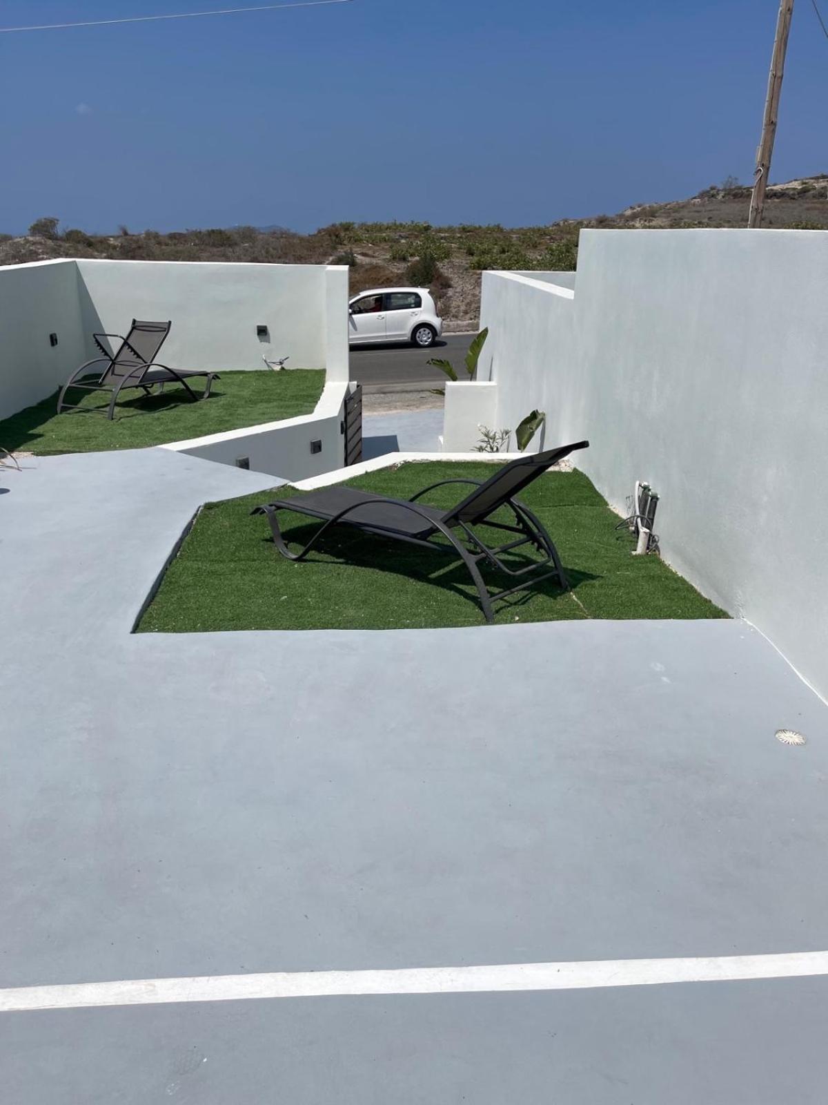 Lejardin Suites Santorini Pýrgos Exterior foto